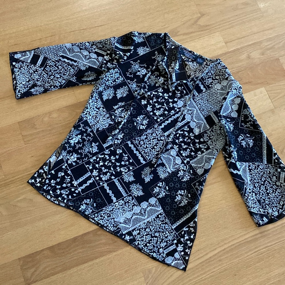 ❌SOLD tan NEW YORK CITY DESIGN CO small blouse - Picture 1 of 5